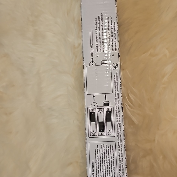 ELECTRONIC KEYBOARD - Picture 6 of 9